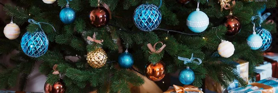 Украшения на новогодней ели